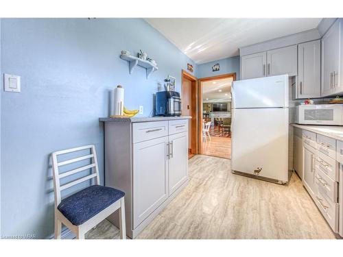 10 Lowell Street S, Cambridge, ON - Indoor Photo Showing Kitchen