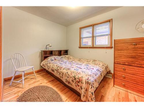 10 Lowell Street S, Cambridge, ON - Indoor Photo Showing Bedroom