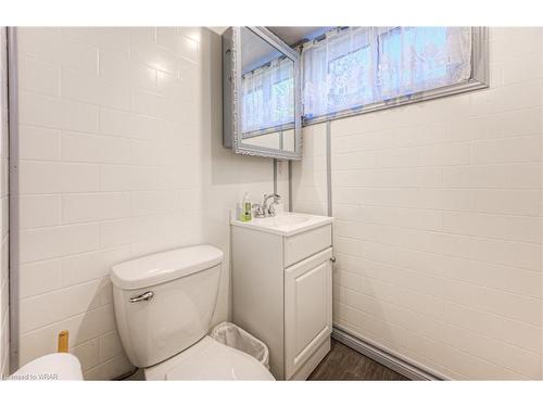 10 Lowell Street S, Cambridge, ON - Indoor Photo Showing Bathroom