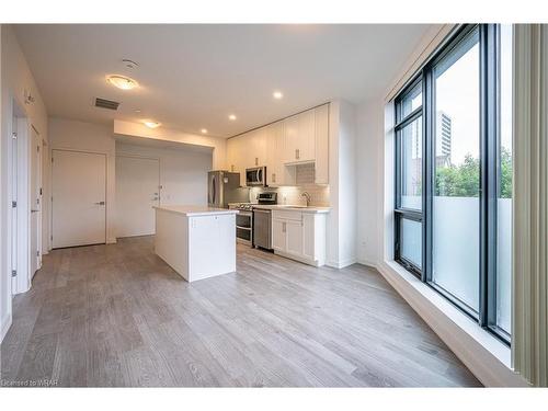 224-690 King Street W, Kitchener, ON - Indoor Photo Showing Kitchen