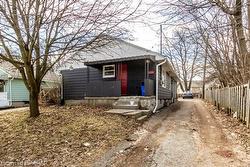 43 Hickory Street W Waterloo, ON N2L 3J2