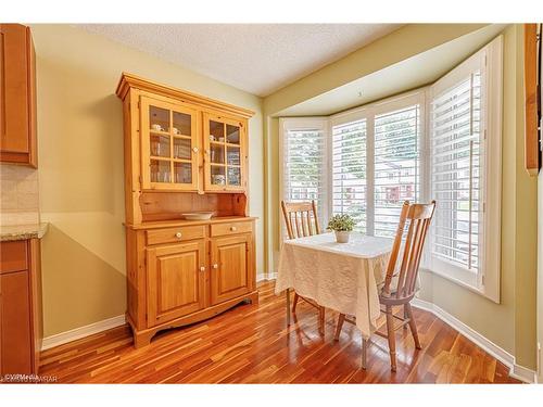 6-219 Kingswood Drive, Kitchener, ON - Indoor Photo Showing Dining Room
