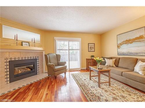 6-219 Kingswood Drive, Kitchener, ON - Indoor Photo Showing Living Room With Fireplace