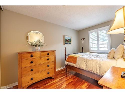 6-219 Kingswood Drive, Kitchener, ON - Indoor Photo Showing Bedroom