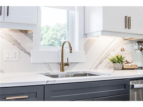 156 Newman Drive, Cambridge, ON - Indoor Photo Showing Kitchen With Double Sink