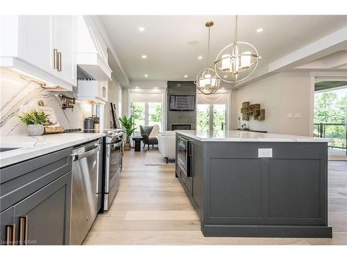 156 Newman Drive, Cambridge, ON - Indoor Photo Showing Kitchen With Upgraded Kitchen