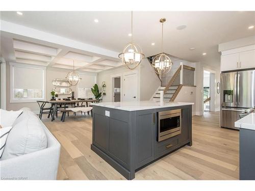 156 Newman Drive, Cambridge, ON - Indoor Photo Showing Kitchen With Upgraded Kitchen