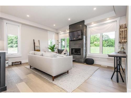 156 Newman Drive, Cambridge, ON - Indoor Photo Showing Living Room With Fireplace