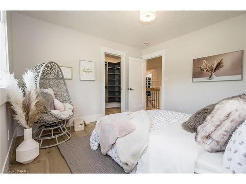 156 Newman Drive, Cambridge, ON - Indoor Photo Showing Bedroom