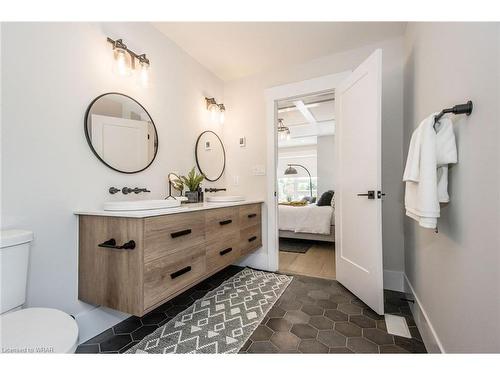 156 Newman Drive, Cambridge, ON - Indoor Photo Showing Bathroom