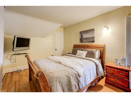 224 Grand River Street N, Paris, ON - Indoor Photo Showing Bedroom