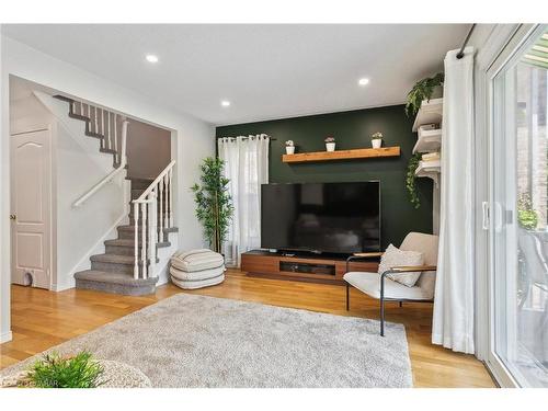 3054 Pendleton Road, Mississauga, ON - Indoor Photo Showing Living Room