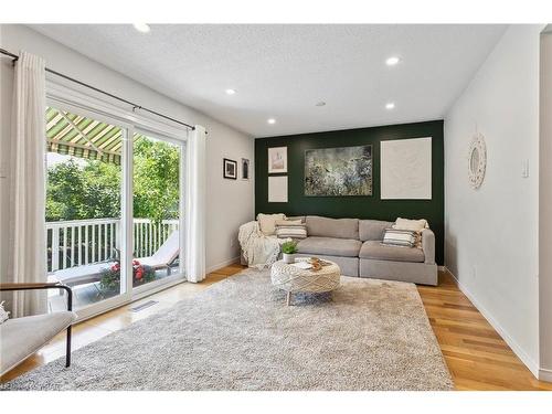 3054 Pendleton Road, Mississauga, ON - Indoor Photo Showing Living Room