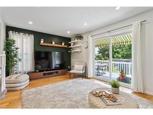 3054 Pendleton Road, Mississauga, ON - Indoor Photo Showing Living Room