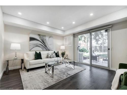 4-460 Bristol Road W, Mississauga, ON - Indoor Photo Showing Living Room