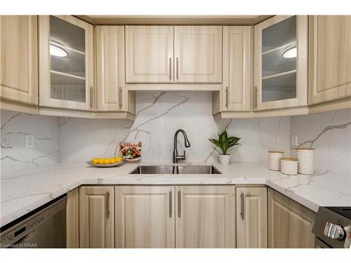 4-460 Bristol Road W, Mississauga, ON - Indoor Photo Showing Kitchen With Double Sink