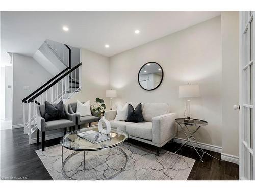 4-460 Bristol Road W, Mississauga, ON - Indoor Photo Showing Living Room