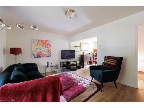 2 Dunkirk Avenue, Guelph, ON - Indoor Photo Showing Living Room