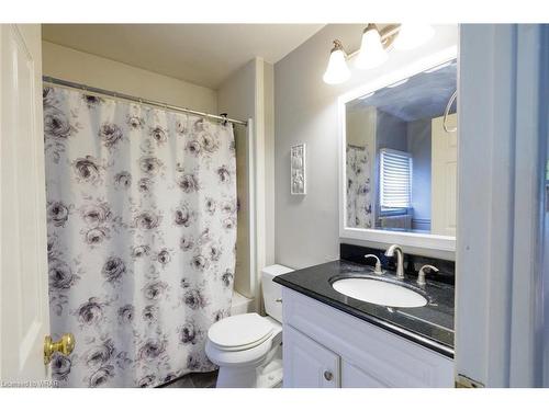 2 Dunkirk Avenue, Guelph, ON - Indoor Photo Showing Bathroom