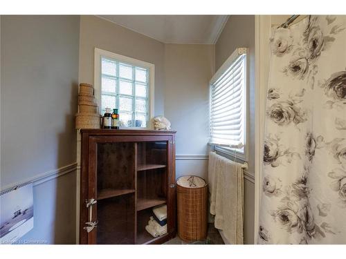 2 Dunkirk Avenue, Guelph, ON - Indoor Photo Showing Bathroom