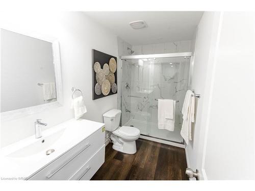 2-909 River Ridge Court, Kitchener, ON - Indoor Photo Showing Bathroom