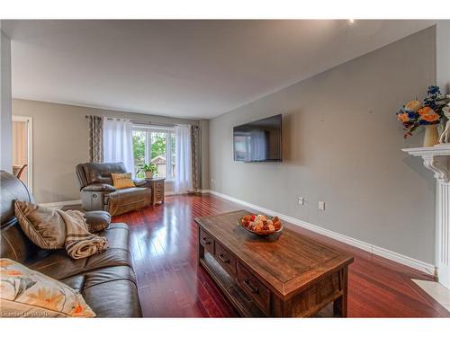 300 Granite Hill Road, Cambridge, ON - Indoor Photo Showing Living Room