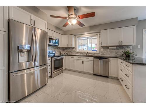 300 Granite Hill Road, Cambridge, ON - Indoor Photo Showing Kitchen With Upgraded Kitchen