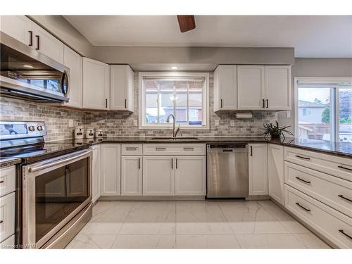 300 Granite Hill Road, Cambridge, ON - Indoor Photo Showing Kitchen With Upgraded Kitchen