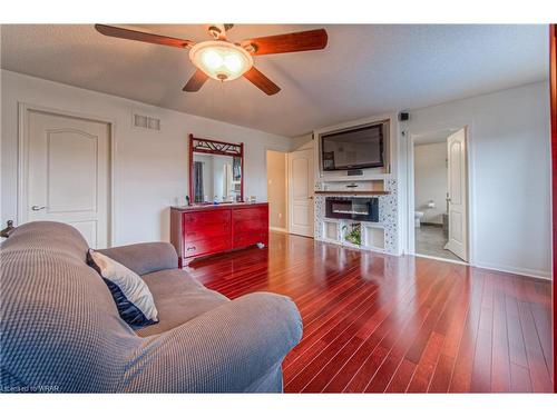 300 Granite Hill Road, Cambridge, ON - Indoor Photo Showing Living Room