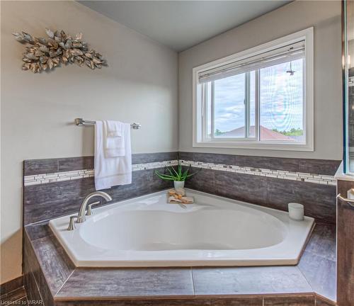 300 Granite Hill Road, Cambridge, ON - Indoor Photo Showing Bathroom