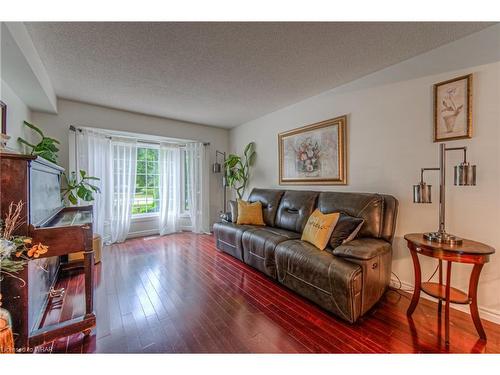 300 Granite Hill Road, Cambridge, ON - Indoor Photo Showing Living Room