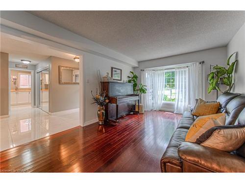 300 Granite Hill Road, Cambridge, ON - Indoor Photo Showing Living Room