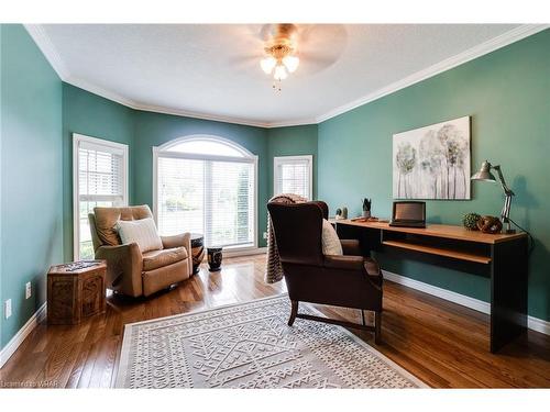 13C-350 Doon Valley Drive, Kitchener, ON - Indoor Photo Showing Living Room