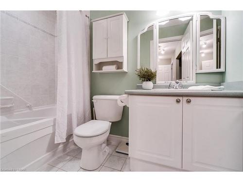 13C-350 Doon Valley Drive, Kitchener, ON - Indoor Photo Showing Bathroom