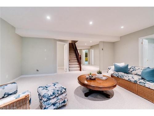 13C-350 Doon Valley Drive, Kitchener, ON - Indoor Photo Showing Living Room