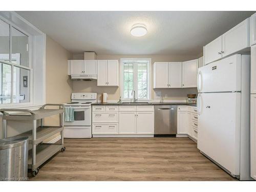 13C-350 Doon Valley Drive, Kitchener, ON - Indoor Photo Showing Kitchen