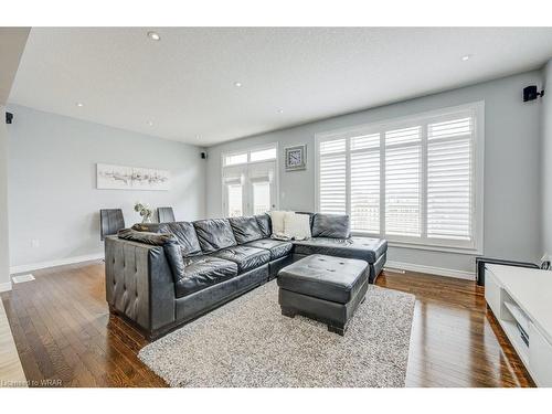 18 Grand Flats Trail, Kitchener, ON - Indoor Photo Showing Living Room
