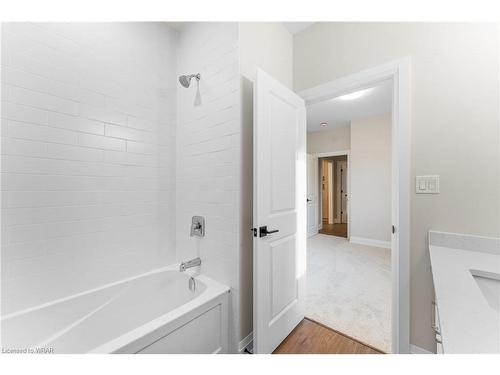 1188 Queenston Road, Cambridge, ON - Indoor Photo Showing Bathroom