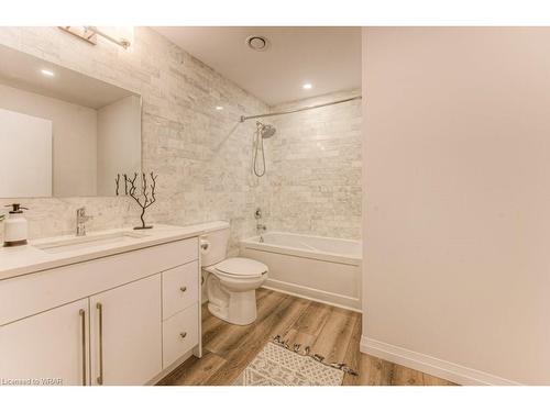 60 Charles Street W, Kitchener, ON - Indoor Photo Showing Bathroom