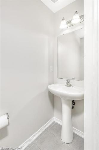 264 Apple Hill Crescent, Kitchener, ON - Indoor Photo Showing Bathroom