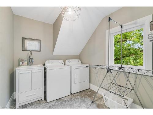 62 Roos Street, Kitchener, ON - Indoor Photo Showing Laundry Room