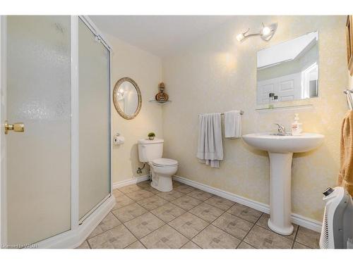 5F-350 Doon Valley Drive, Kitchener, ON - Indoor Photo Showing Bathroom
