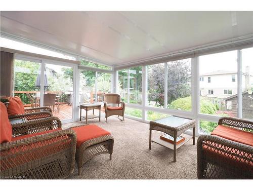 336 Northlake Drive, Waterloo, ON - Indoor Photo Showing Living Room