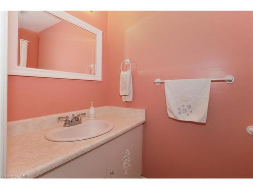 336 Northlake Drive, Waterloo, ON - Indoor Photo Showing Bathroom