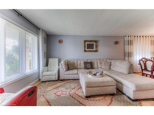 19 Tami Court, Kitchener, ON - Indoor Photo Showing Living Room