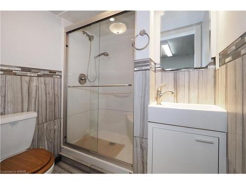 21 Dunbar Road N, Waterloo, ON - Indoor Photo Showing Bathroom