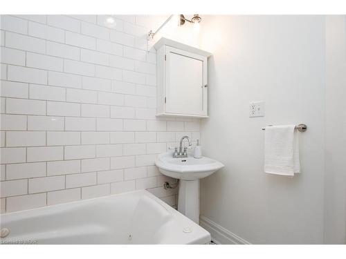 73 Water Street S, Kitchener, ON - Indoor Photo Showing Bathroom