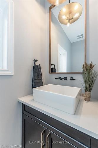 300 Grange Road, Guelph, ON - Indoor Photo Showing Bathroom