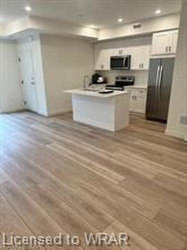 69-405 Myers Road, Cambridge, ON - Indoor Photo Showing Kitchen