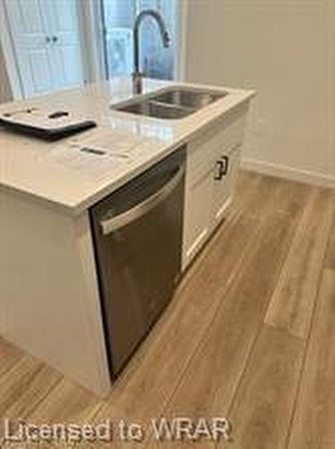 69-405 Myers Road, Cambridge, ON - Indoor Photo Showing Kitchen With Double Sink